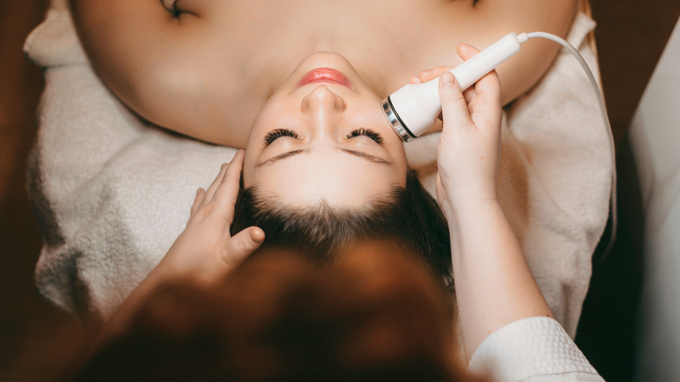 ラジオ波 ＋ ポレーション(ヒト幹細胞培養エキス)＋マッサージ　(デコルテ・お顔)　￥6,490円(税込)